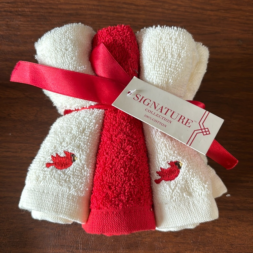 Signature Collection set of 6 Hand Towels NWT Embroidered Cardinals